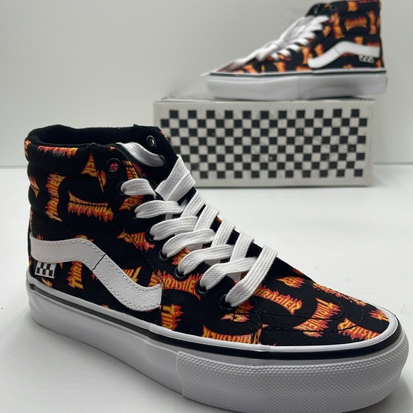 Vans WMNS Skate Sk8-Hi Thrasher Black/Multi
VN0A5FCCBML
Sneakers - Picture 15 of 16